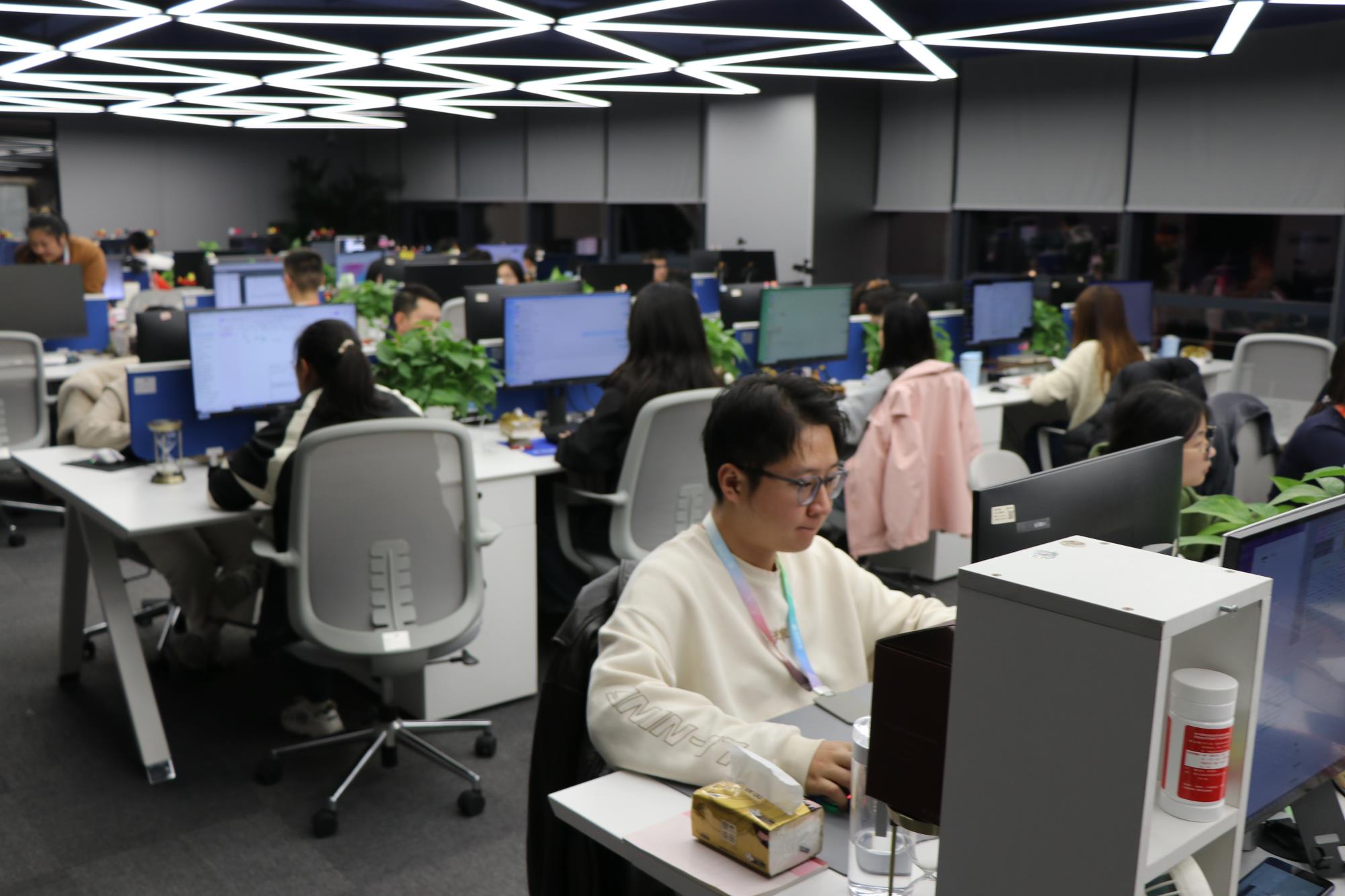 六层办公区域.JPG